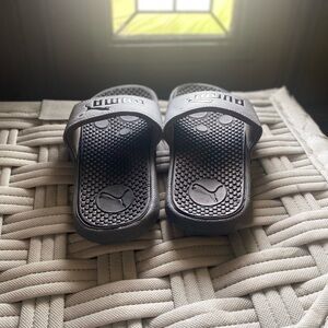 Kids Gray Slide Sandals- Like New- Boys Size 1